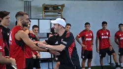 Coudet saluda a Pezzella en su llegada a River.