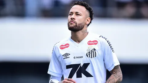 Neymar Júnior con la camiseta de Santos.