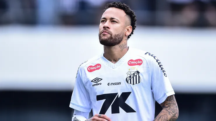 Neymar Júnior con la camiseta de Santos.