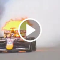Fuego en el auto de Mattia Colnaghi en la F3