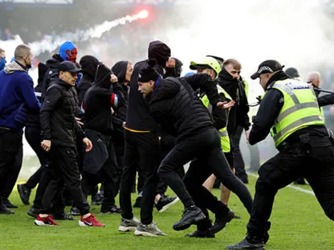 Caos en Escocia: los hinchas de Celtic y Rangers se enfrentaron en pleno campo de juego