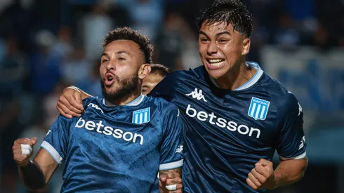 Duván Vergara festeja uno de sus dos goles en la victoria de Racing por 3-0 ante Atlético Tucumán.