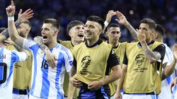 Lisandro Martínez reveló que Dibu Martínez y Alexis Mac Allister fueron a visitarlo a su casa en Manchester cuando se rompió los ligamentos.