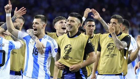 Lisandro Martínez reveló que Dibu Martínez y Alexis Mac Allister fueron a visitarlo a su casa en Manchester cuando se rompió los ligamentos.