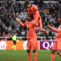 Newcastle y Barcelona se dejaron las emociones para el final y empataron en Inglaterra