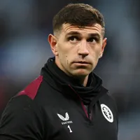 A 89 días del Mundial, vinculan a Dibu Martínez con un traspaso de Aston Villa a un gigante de Europa