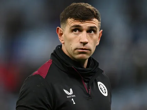 A 89 días del Mundial, vinculan a Dibu Martínez con un traspaso de Aston Villa a un gigante de Europa