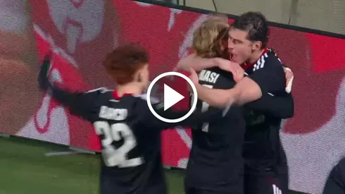 Panichelli celebra su gol por Conference League.