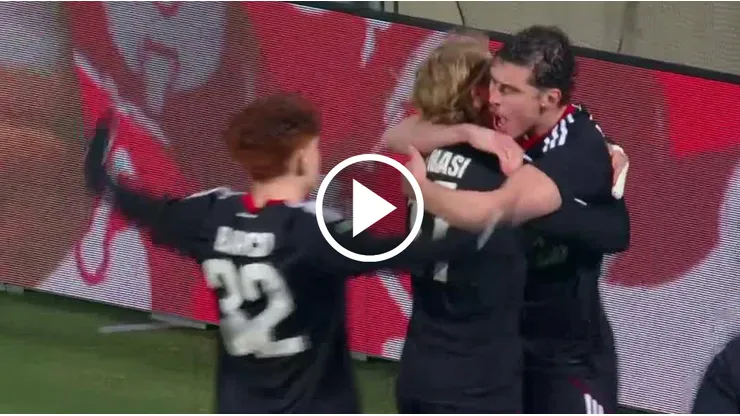 Panichelli celebra su gol por Conference League.