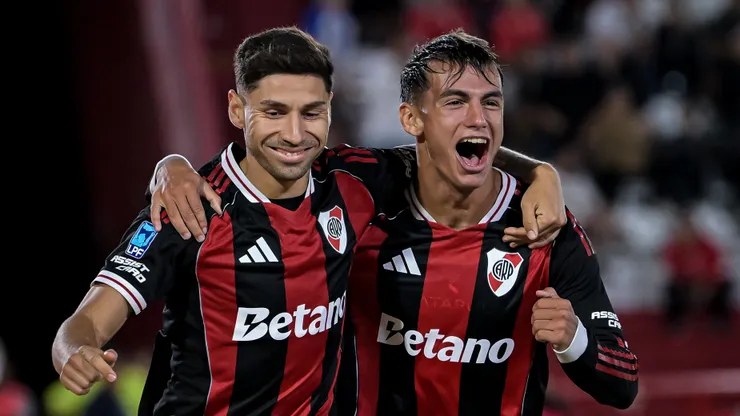 Gonzalo Montiel celebra el 2-1 ante Huracán.