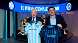 Diego Milito junto a Giuseppe Marotta, presidente de Inter.
