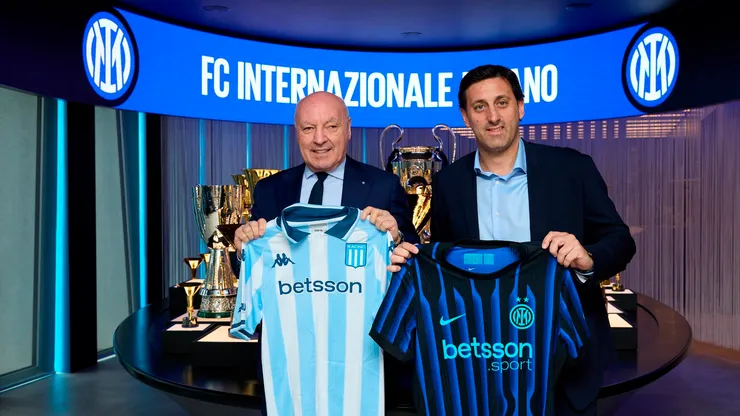 Diego Milito junto a Giuseppe Marotta, presidente de Inter.