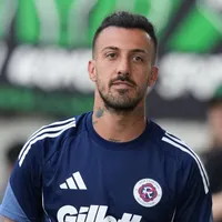 Jugó más de una década en la MLS, fracasó en su regreso al fútbol argentino y fue ofrecido a San Lorenzo como jugador libre