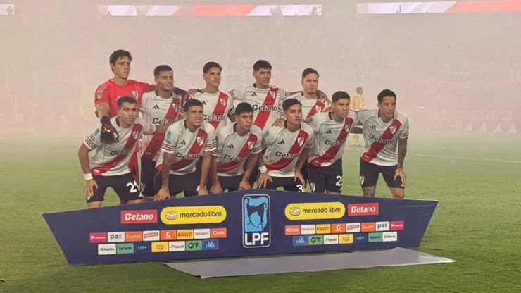 Así salió River a jugar el partido ante Sarmiento.