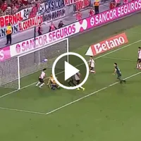 El gol de taco de Driussi para el 1-0 de River ante Sarmiento