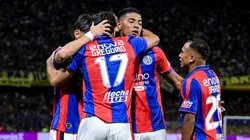 Gregorio Rodríguez festeja su gol en el empate 1-1 del Ciclón ante el Xeneize en La Bombonera.