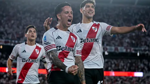 Sebastián Driussi festeja su gol ante Sarmiento.