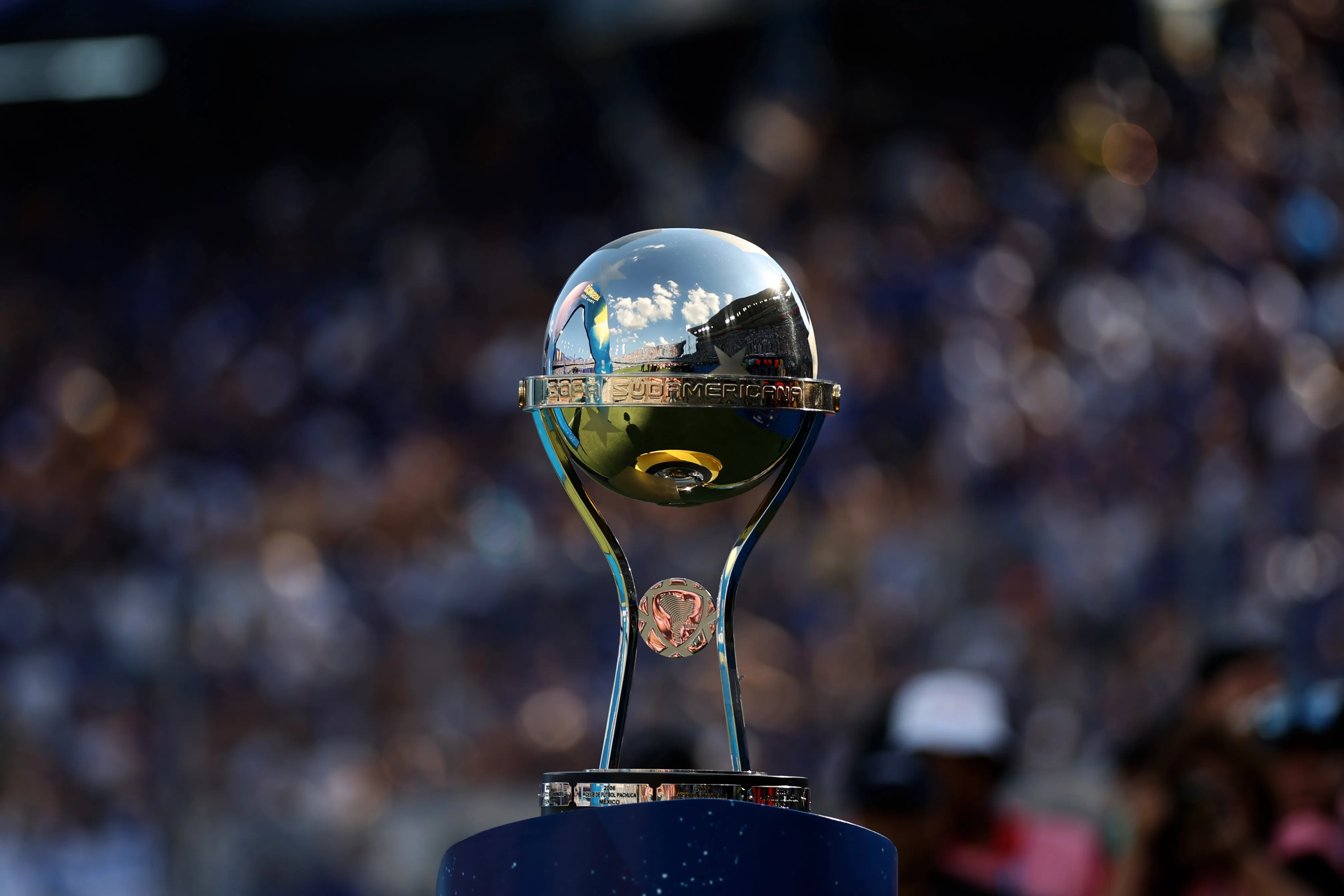 El trofeo de la Copa Sudamericana. (Getty Images)