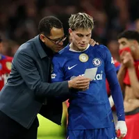 La indicación viral de Rosenior a Garnacho en la eliminación de Chelsea ante PSG