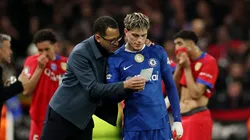 Liam Rosenior da indicaciones a Garnacho con Chelsea perdiendo 3-0 ante PSG.