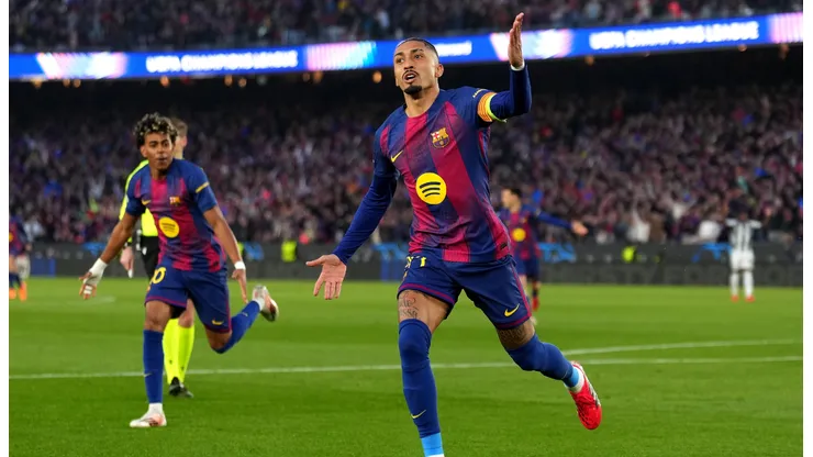 Raphinha festeja su gol ante Newcastle.