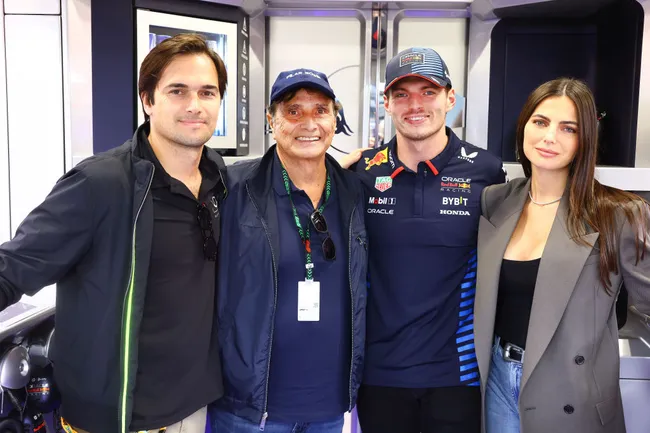 Max Verstappen junto a la familia Piquet (de izquierda a derechaNelson Jr., Nelson, Max y Kelly) (Getty)