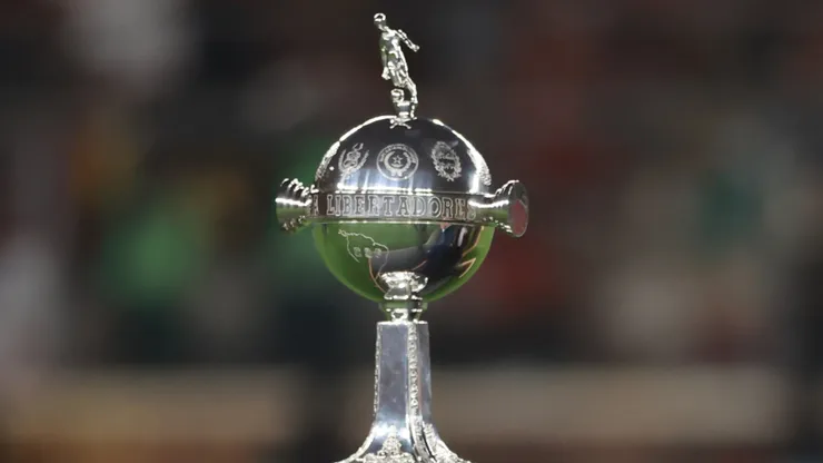 El trofeo de la Copa Libertadores.