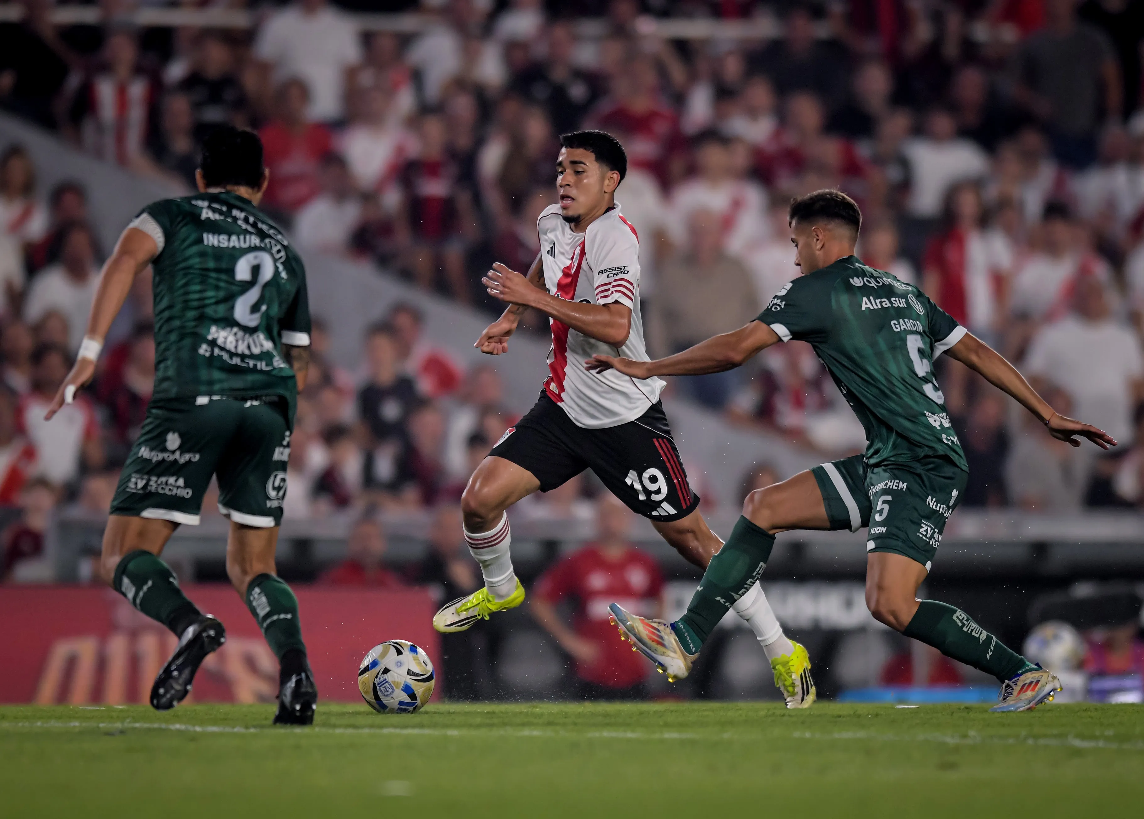 Kendry Páez recibió rápida confianza de Coudet.