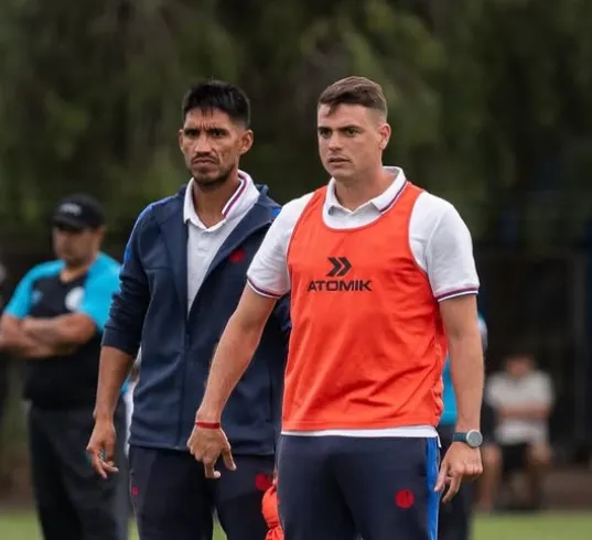 Alan Capobianco, DT interino de San Lorenzo y su ayudante Pablo Alvarado. (@capobianco.dt)