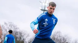 Aaron Anselmino y un presente lleno de incertidumbre en Francia.