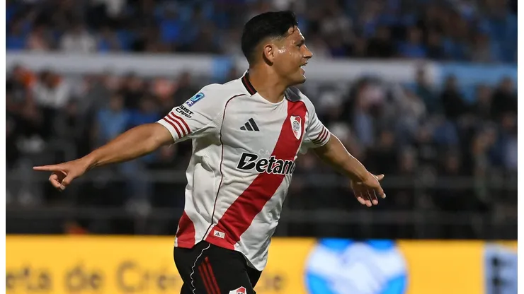 Maxi Salas celebra su gol ante Estudiantes de Río Cuarto.
