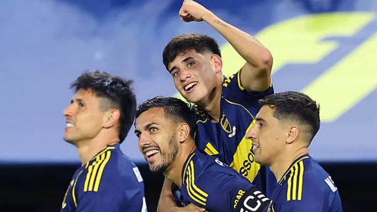 Tomás Aranda festejando su gol con Leandro Paredes.