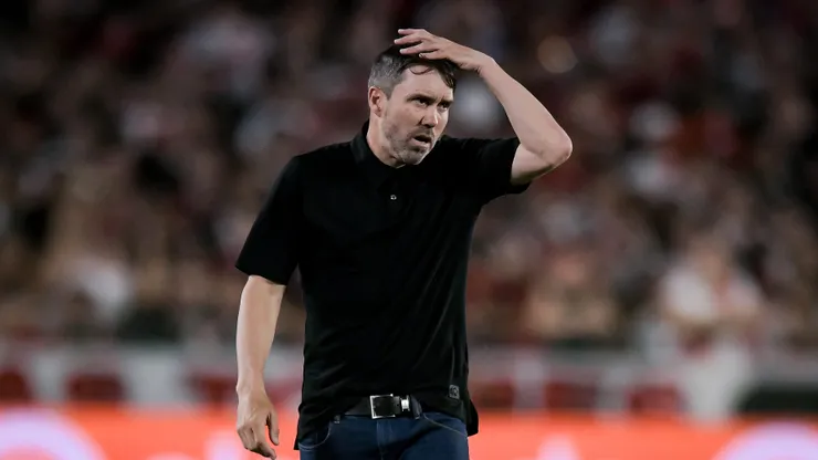 Eduardo Coudet en un partido de River.