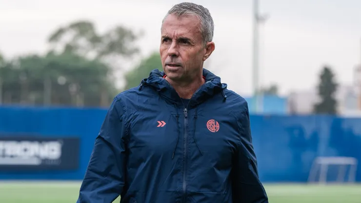 Gustavo Álvarez se estrena como técnico del Ciclón.