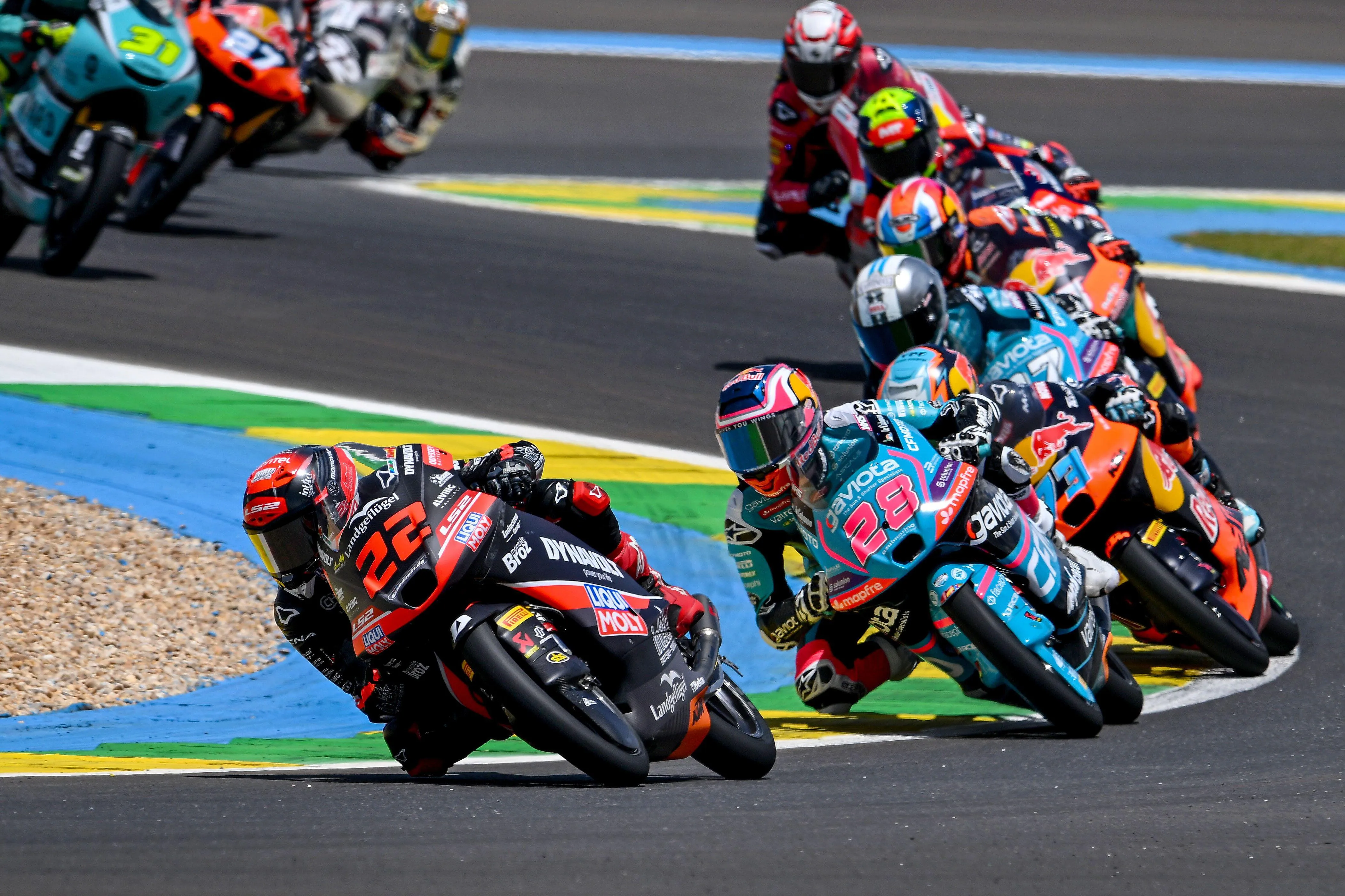 Motociclistas compitiendo en MotoGP