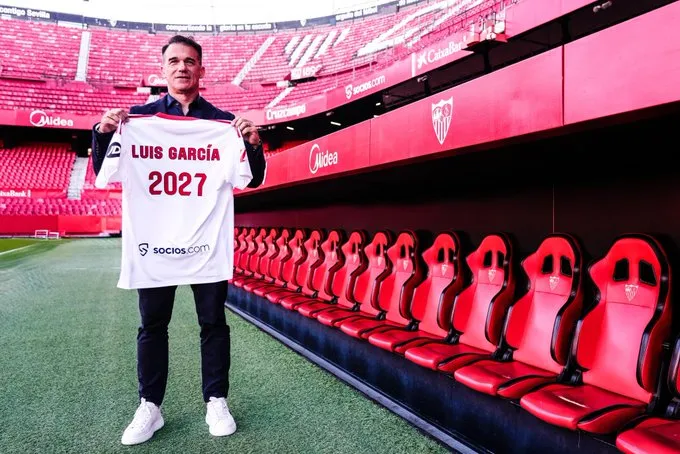 Luis García Plaza reemplazó a Almeyda como DT de Sevilla.