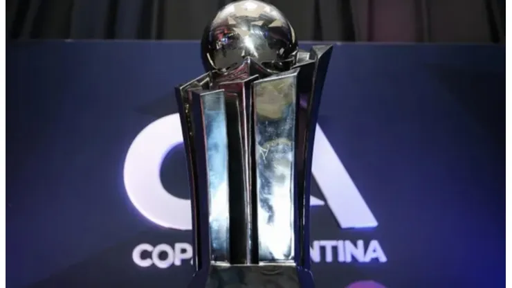 El Trofeo de la Copa Argentina.