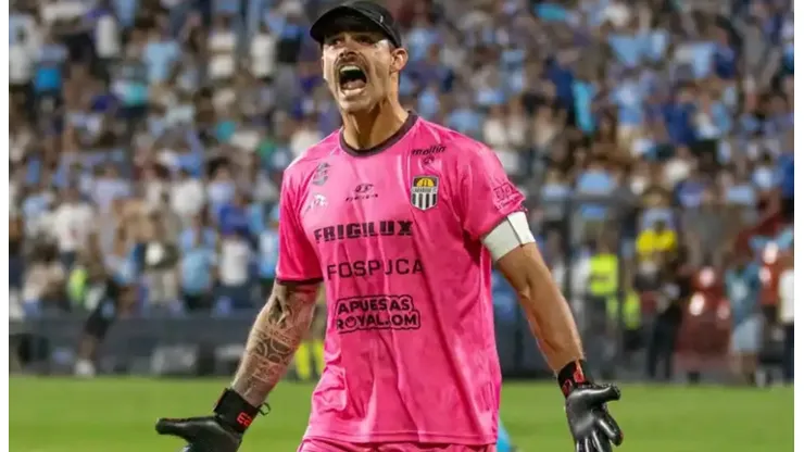 Lucas Bruera, arquero de Carabobo.