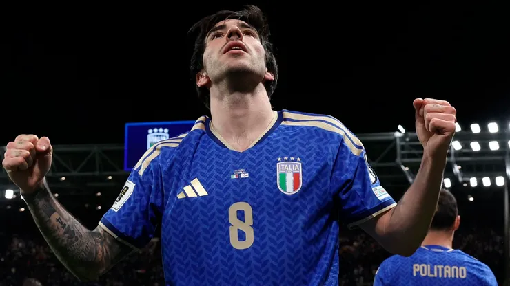 Sandro Tonali celebra su gol ante Irlanda del Norte.
