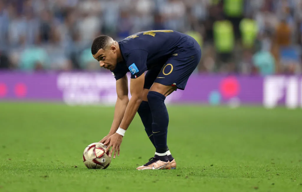 Mbappé convirtió 4 goles en el Mundial 2018 y 8 en el Mundial 2022, donde fue el máximo goleador. (Getty)