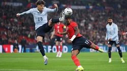 Inglaterra y Uruguay se enfrentan en un amistoso internacional.