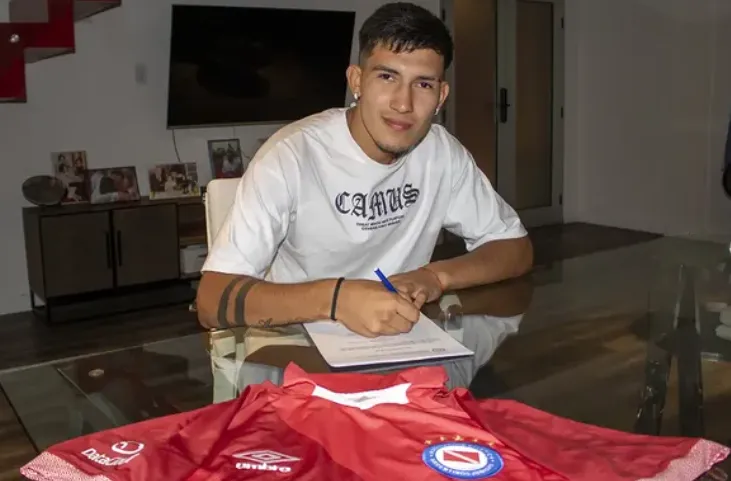 Tobías Ramírez, defensor de Argentinos Juniors. (@tobiramirezok)