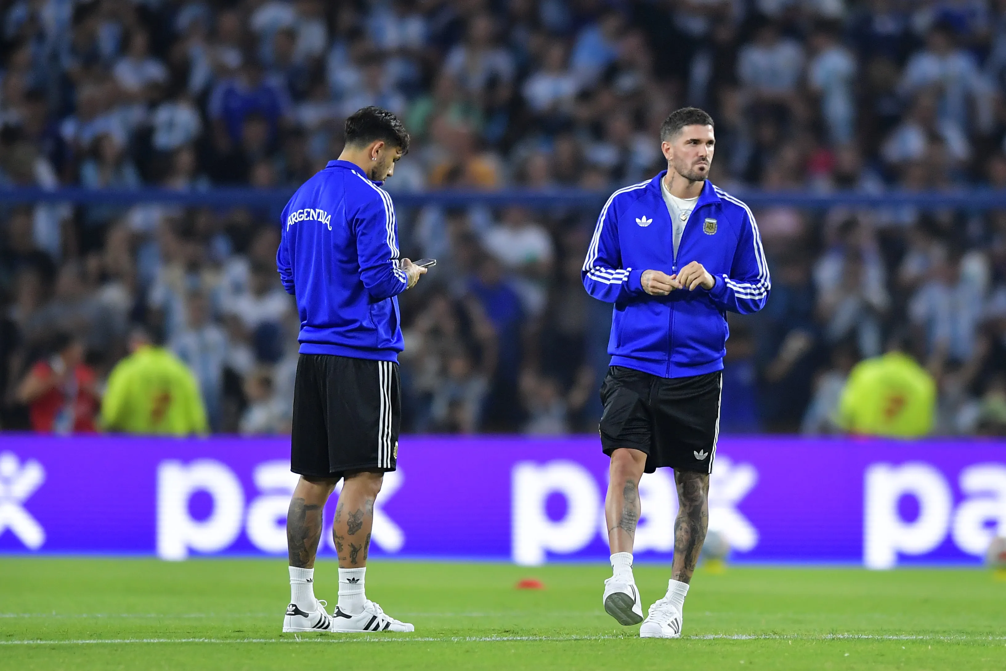 Rodrigo De Paul y Leandro Paredes en La Bombonera. (Marcelo Endelli/Getty Images)