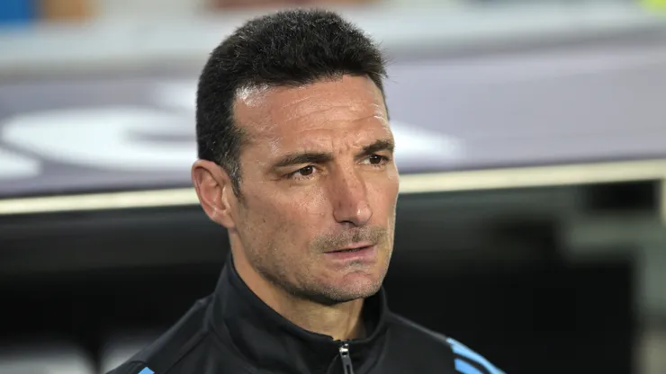 Lionel Scaloni toma nota de los rivales de la Selección en el Mundial.