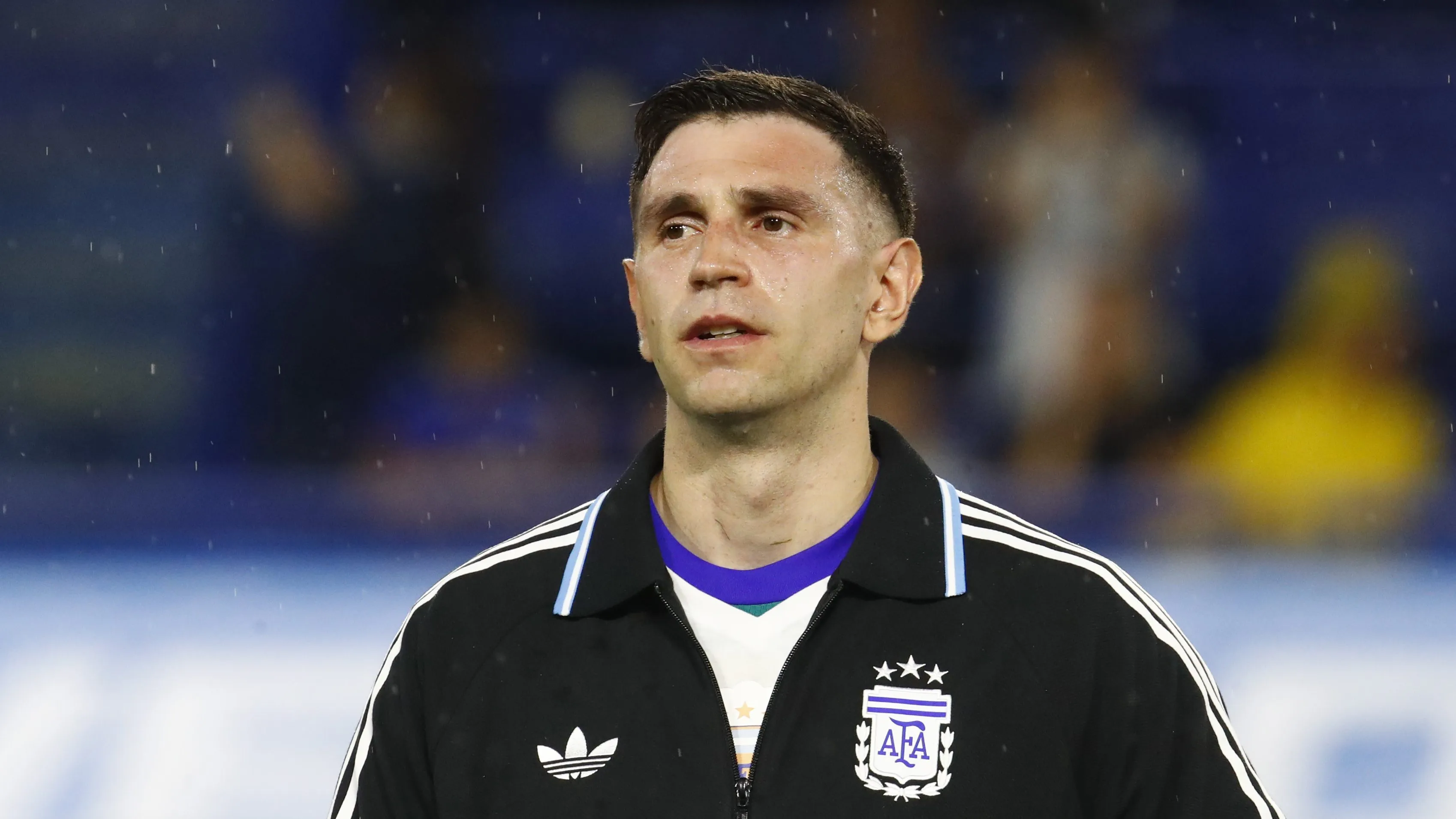 Dibu parecía ser el indicado para el arco de la Juventus, pero irán por Alisson. (Getty)