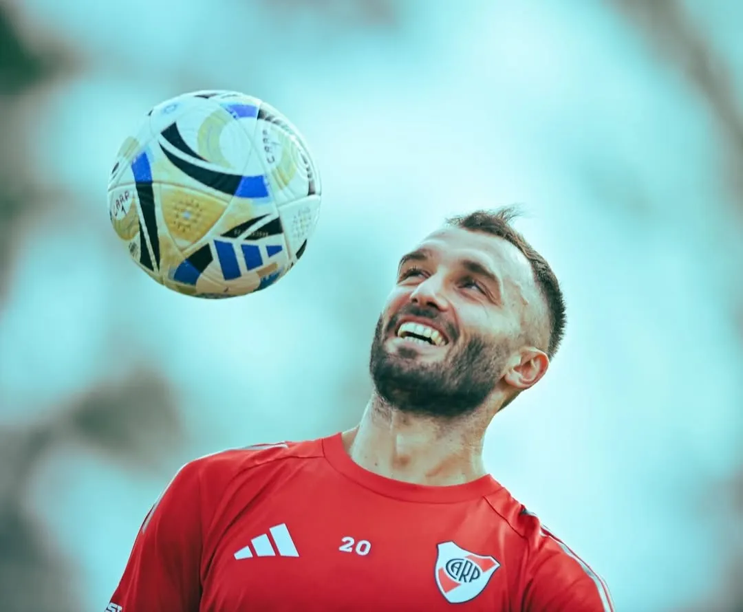 Con una sonrisa, Pezzella está listo para volver a competir con River (@germanpezzella)