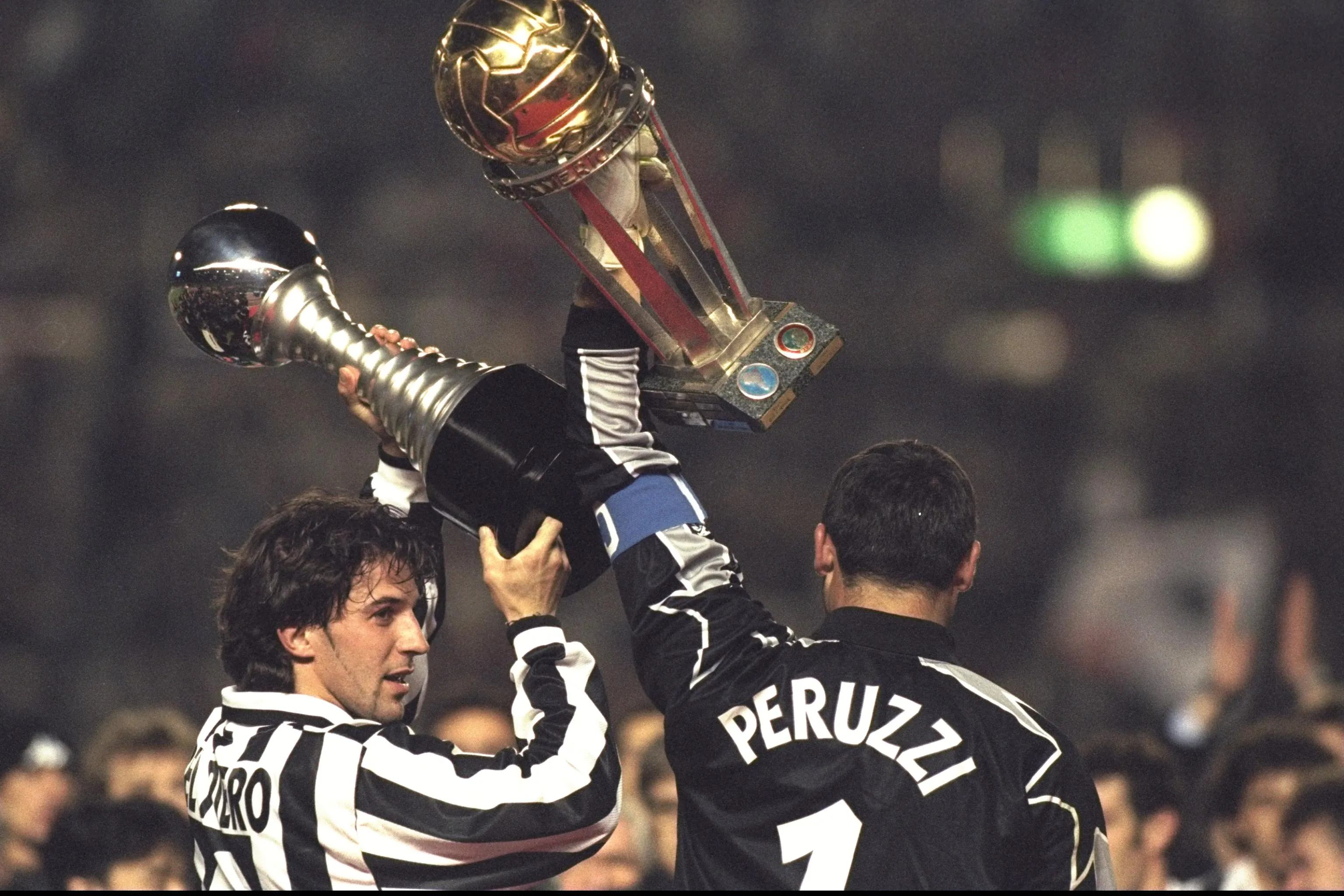 Del Piero y Peruzzi con la Intercontinental de 1996. (Foto: Getty).