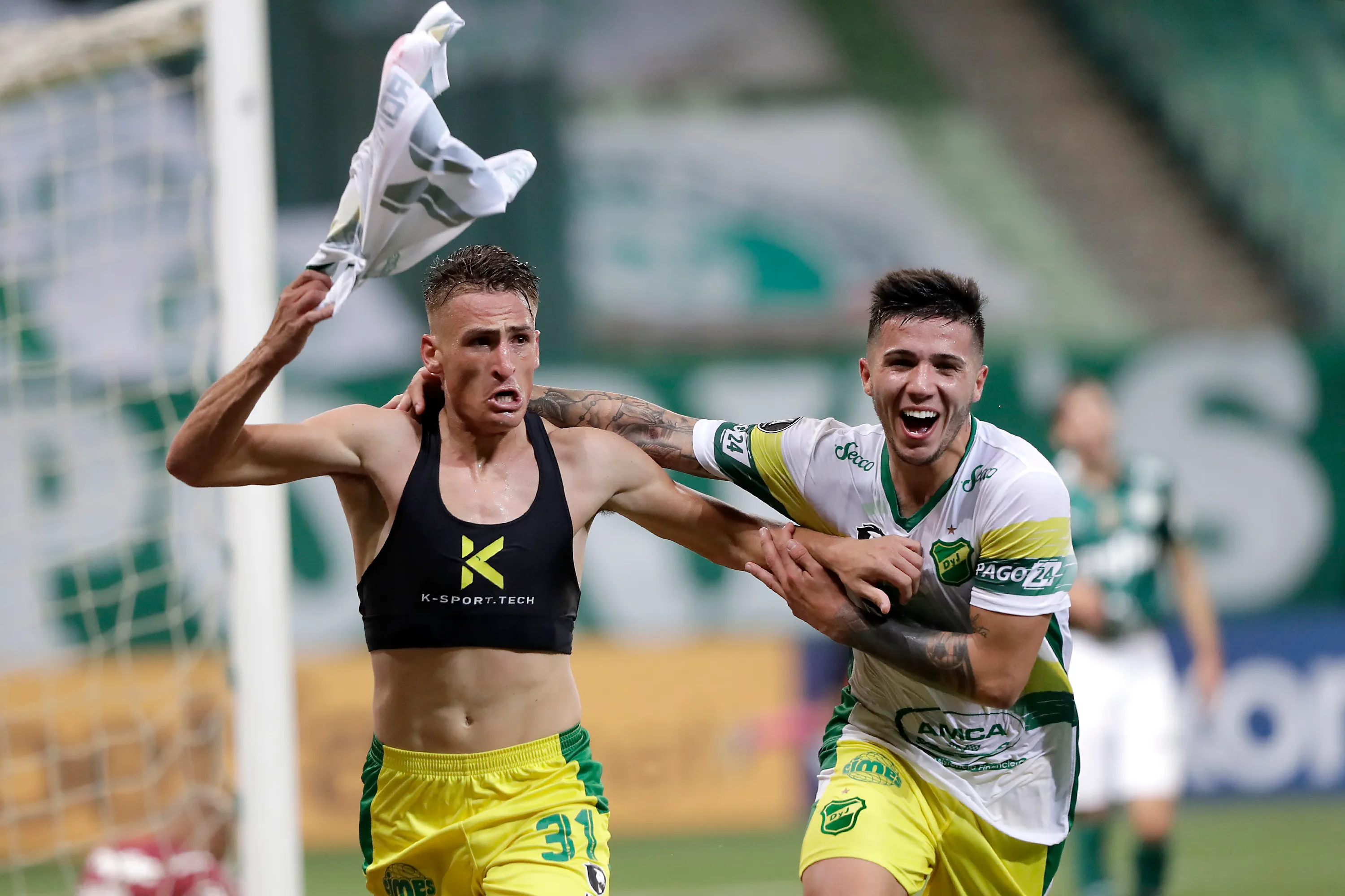 Enzo Fernández y Braian Romero, en Defensa y Justicia. (Getty Images)