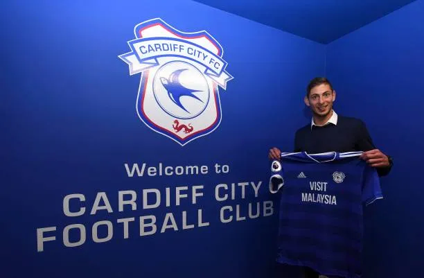 Emiliano Sala, al acordar su traspaso a Cardiff City. (Getty Images)