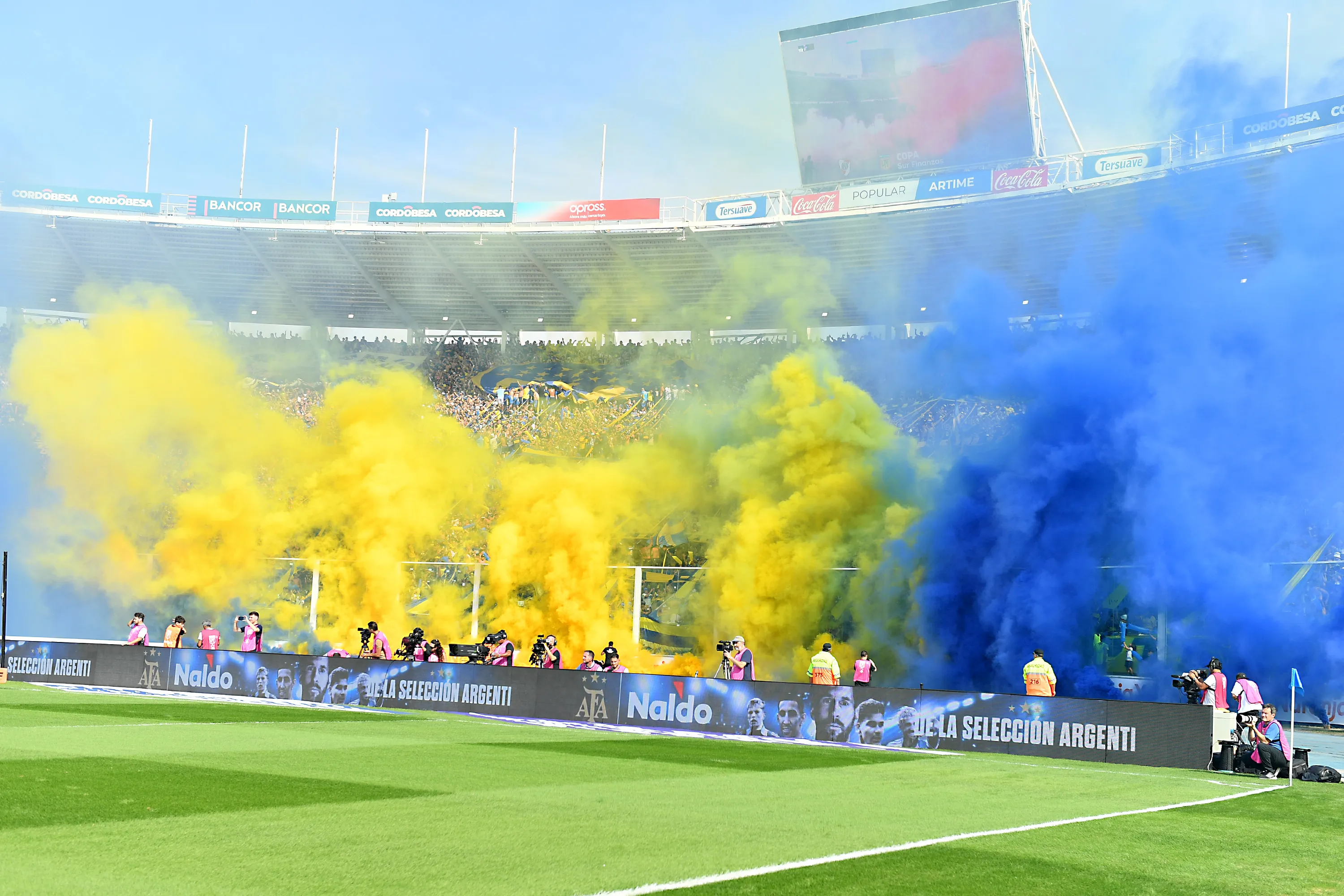 La hinchada de Boca en la Popular del Estadio Mario Alberto Kempes. (Getty Images)